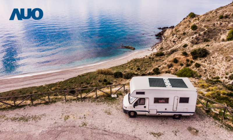 「可撓輕量化太陽光電板SunCurva」使用輕量特殊耐候型複合板取代傳統太陽能板的玻璃前板，不僅降低70%重量，每米平方僅3Kg；具有抗衝擊性能及通過電磁相容性測試，可應用於交通運輸工具，如露營車、遊艇等